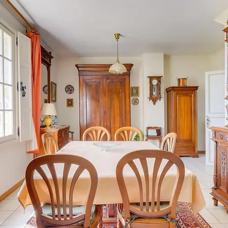 Atypique, Maison Perigourdine Du Xixe Coutras