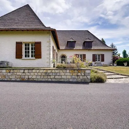Holiday home Atypique, Maison Perigourdine Du Xixe Coutras