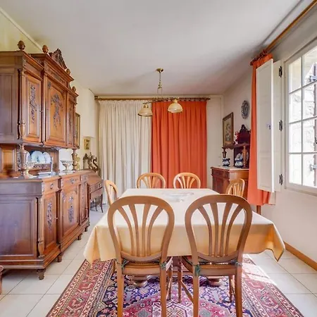Atypique, Maison Perigourdine Du Xixe Coutras