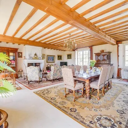 Atypique, Maison Perigourdine Du Xixe *