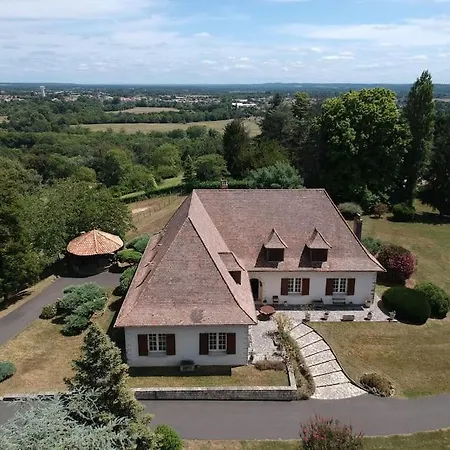 Atypique, Maison Perigourdine Du Xixe * Coutras