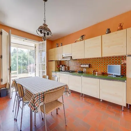 Atypique, Maison Perigourdine Du Xixe Coutras