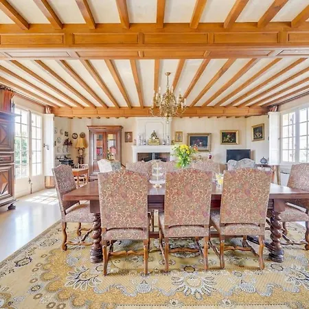Atypique, Maison Perigourdine Du Xixe * Coutras