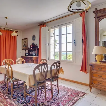 Atypique, Maison Perigourdine Du Xixe Coutras
