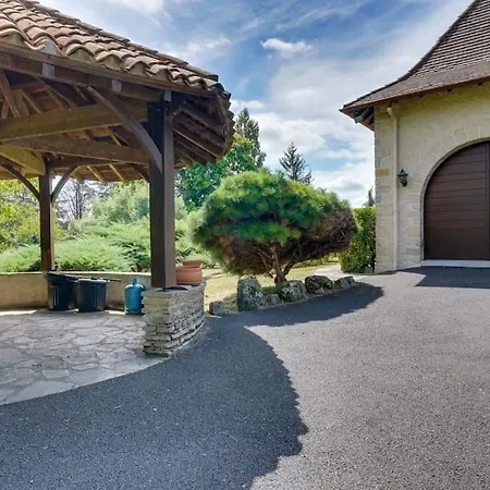 Atypique, Maison Perigourdine Du Xixe * Coutras